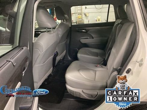 Used 2021 Toyota Highlander Limited image 11