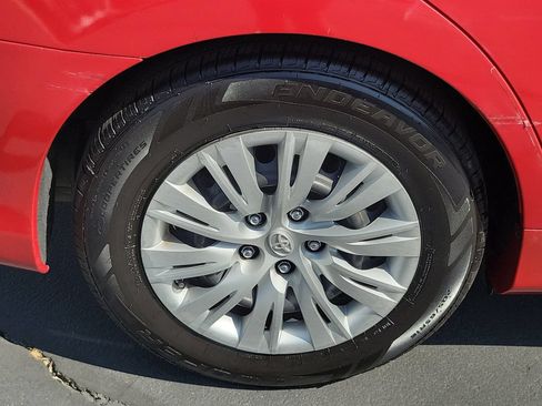 Used 2014 Toyota Camry LE FWD image 7