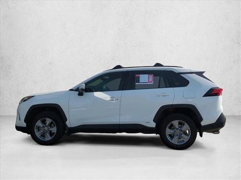 Used 2022 Toyota RAV4 XLE image 9