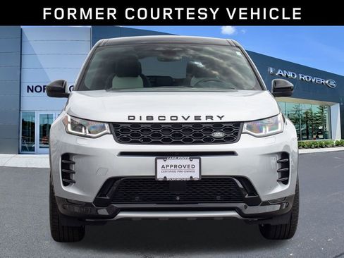 Used 2025 Land Rover Discovery Sport Dynamic SE image 2