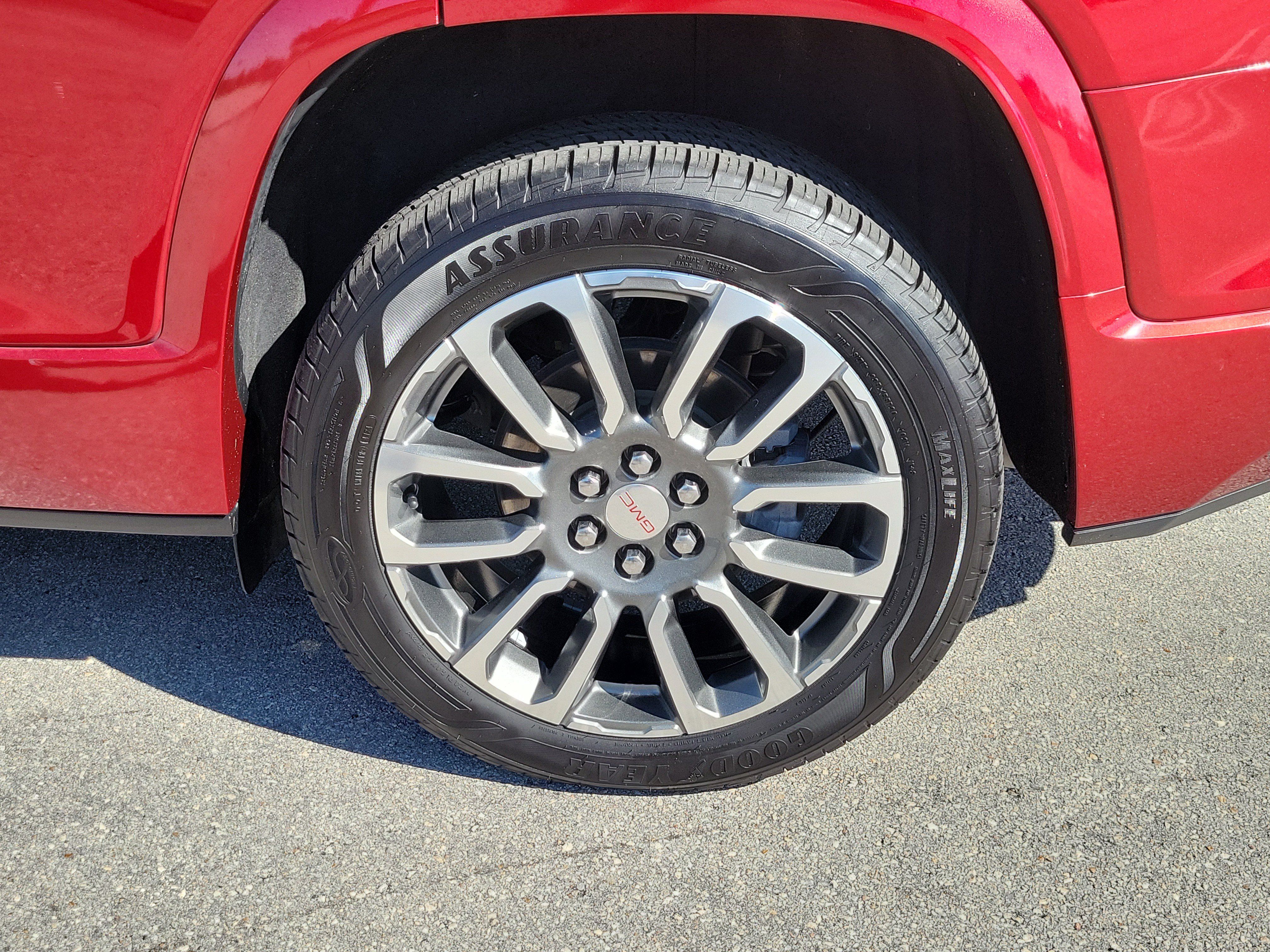 Used 2022 GMC Acadia Denali w/ Denali Ultimate Package FWD image 30