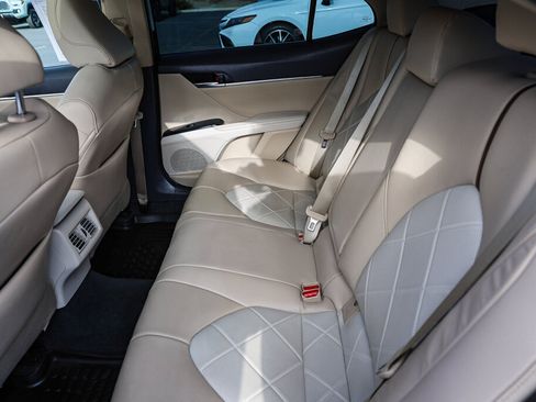 Certified 2019 Toyota Camry XLE FWD image 7