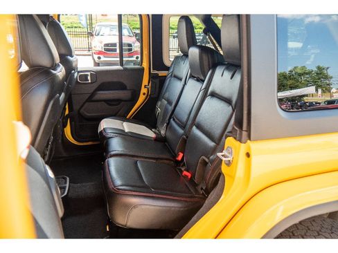 Used 2021 Jeep Wrangler Unlimited Rubicon w/ Dual Top Group AWD/4WD image 17