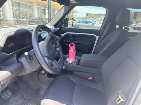 Used 2025 Land Rover Defender 110 X-Dynamic SE AWD/4WD image 5
