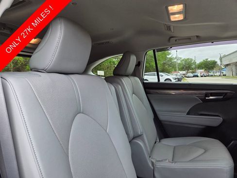 Used 2023 Toyota Highlander Limited FWD image 18