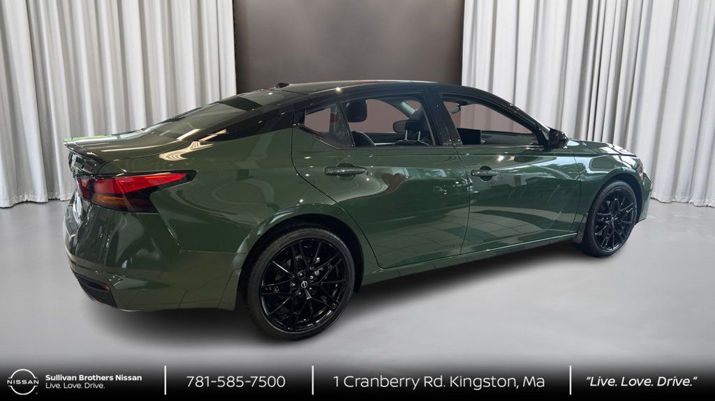 New 2026 Nissan Altima 2.5 SR w/ SR Midnight Edition Package AWD/4WD image 4