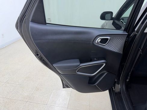 Used 2025 Kia Soul LX FWD image 15