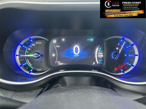 Used 2024 Chrysler Pacifica Plug in Hybrid Select Fwd image 28