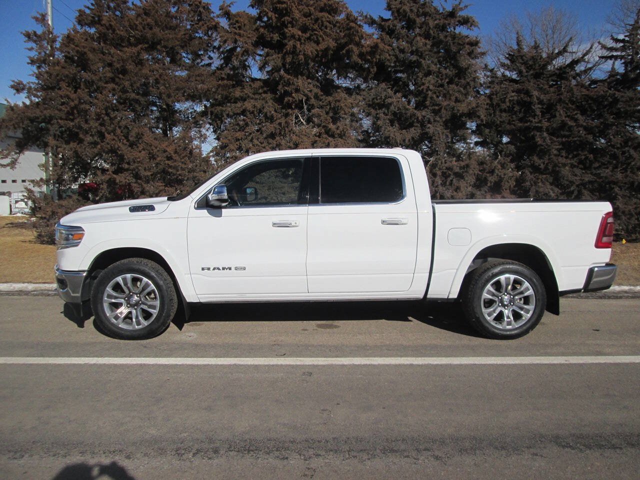 Used 2021 RAM 1500 Limited AWD/4WD image 2