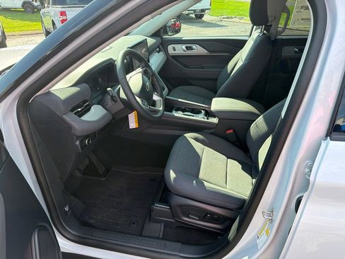 New 2026 Ford Explorer Active RWD image 11
