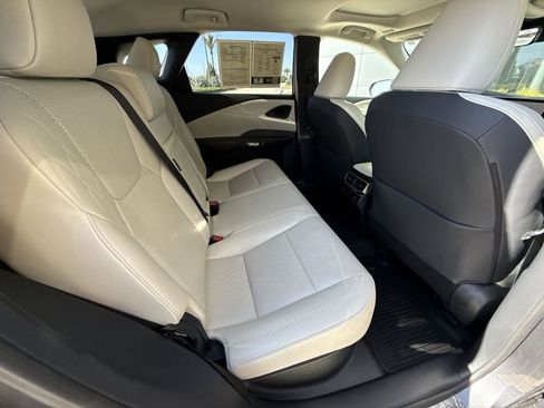 Used 2025 Lexus RX 350 Premium Plus w/ Accessory Package (Z1) image 17