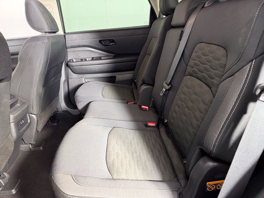 Used 2025 Nissan Pathfinder S FWD image 25