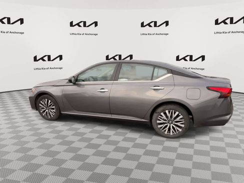 Used 2025 Nissan Altima 2.5 SV AWD/4WD image 6