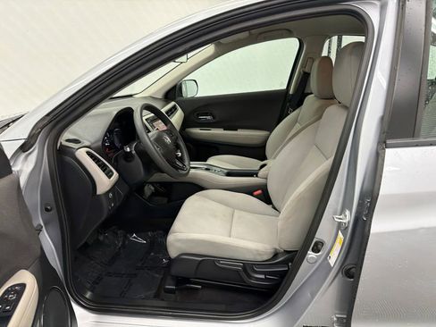 Used 2021 Honda HR-V LX image 9