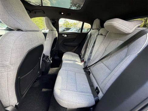 Used 2023 Volvo C40 P8 Recharge Ultimate image 19