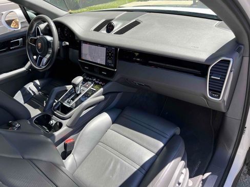 Used 2019 Porsche Cayenne AWD/4WD image 22