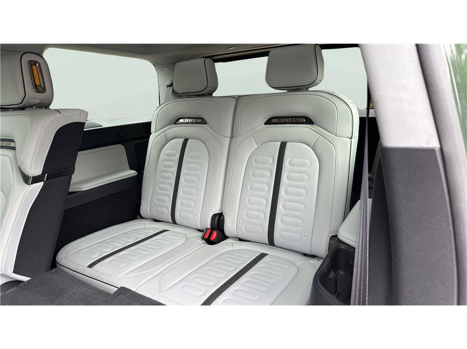 Used 2025 Rivian R1S Adventure Dual AWD/4WD image 16