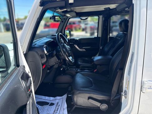 Used 2016 Jeep Wrangler Unlimited Rubicon AWD/4WD image 9