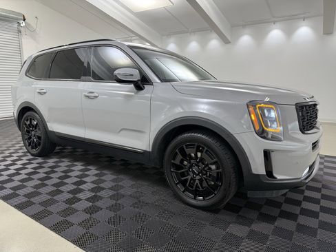 Used 2022 Kia Telluride SX w/ SX Prestige Package image 1