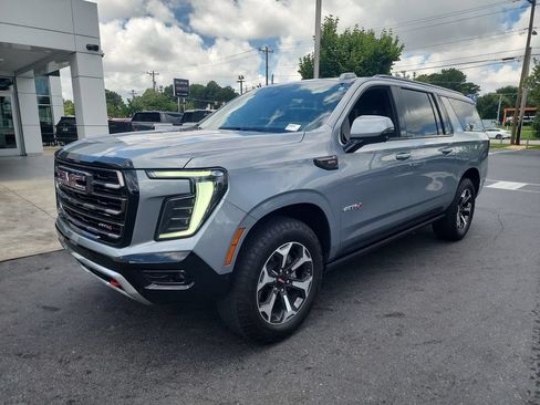 Certified 2025 GMC Yukon XL AT4 Ultimate AWD/4WD image 4