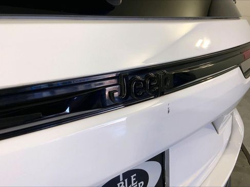 Used 2023 Jeep Grand Cherokee Altitude AWD/4WD image 29