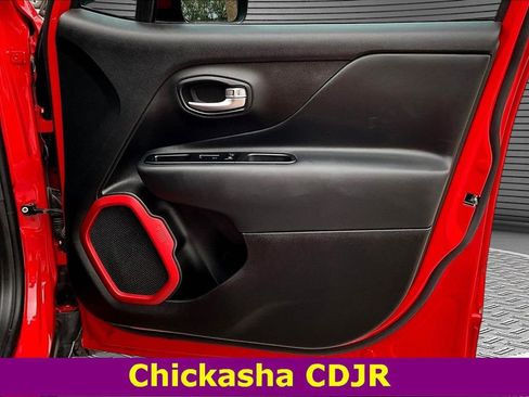 Used 2022 Jeep Renegade Latitude w/ Sun/Sound Group image 27