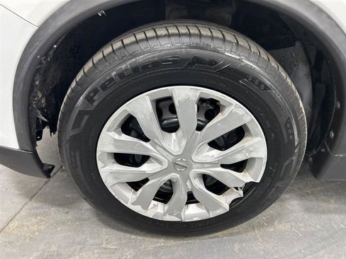 Used 2017 Nissan Rogue S image 9