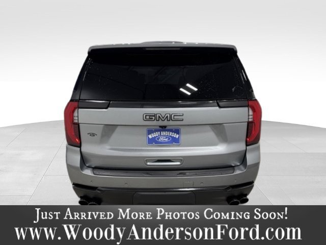 Used 2025 GMC Yukon Elevation w/ LPO, Elevation Black Package AWD/4WD image 6
