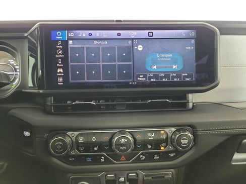 Used 2025 Jeep Wrangler Unlimited Sahara w/ Safety Group image 19