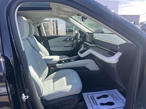 New 2026 Ford Explorer Platinum w/ LUX Leather Package image 8