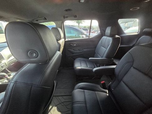 Used 2022 Chevrolet Traverse RS w/ LPO, Floor Liner Package FWD image 9