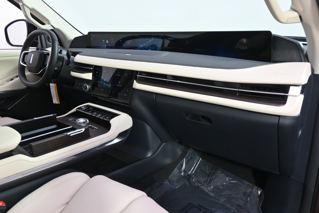 New 2027 Lincoln Navigator Reserve AWD/4WD image 15