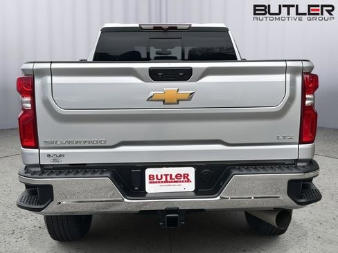 Used 2022 Chevrolet Silverado 2500 LTZ w/ LTZ Convenience Package image 4