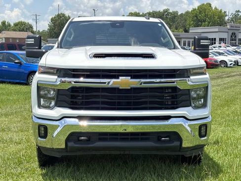 Used 2024 Chevrolet Silverado 2500 LT w/ Convenience Package AWD/4WD image 3