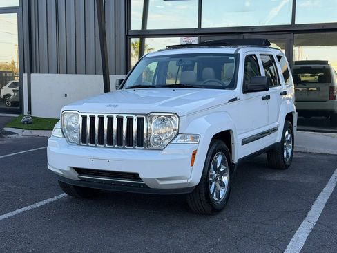 Used 2011 Jeep Liberty Limited w/ Tire & Wheel Group RWD image 1