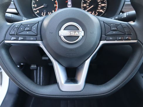 Used 2025 Nissan Altima 2.5 SV FWD image 11