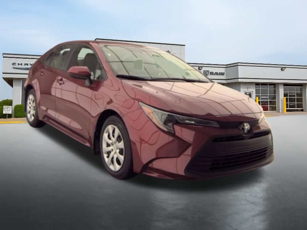 Used 2026 Toyota Corolla LE FWD image 2