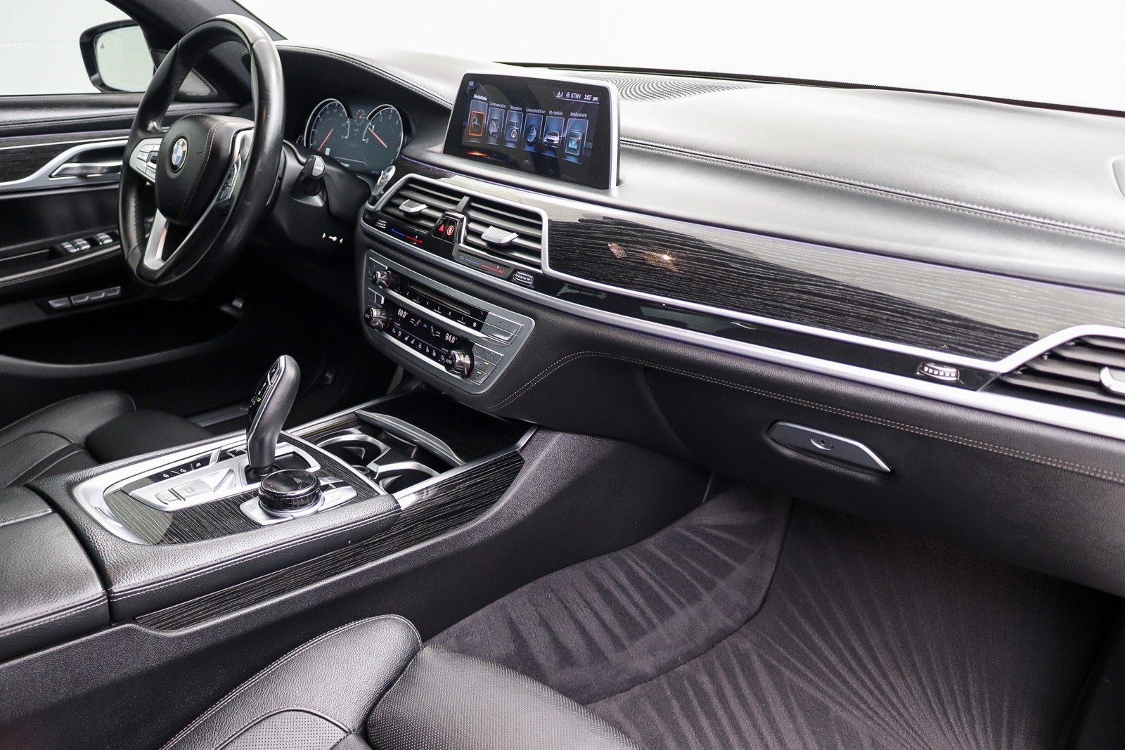 Used 2017 BMW 740i RWD image 21