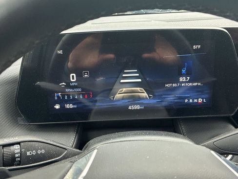 Used 2025 Chevrolet Equinox LT w/ Safety and Technology Package FWD image 11
