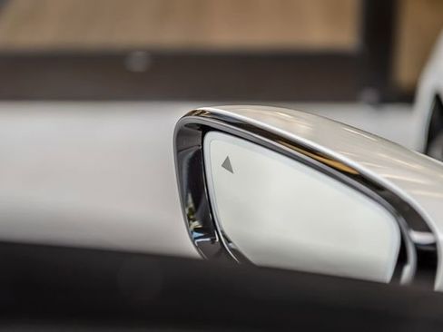 Used 2019 BMW 740i xDrive w/ Executive Package image 48