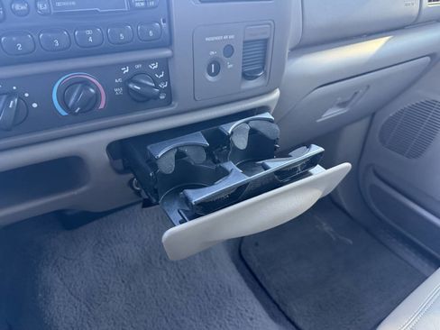 Used 2000 Ford F250 Lariat image 28