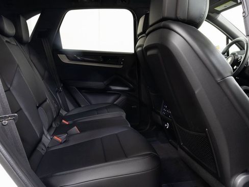 Used 2025 Porsche Cayenne image 17