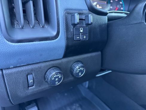 Used 2022 Chevrolet Colorado Z71 w/ Z71 Midnight Edition AWD/4WD image 18