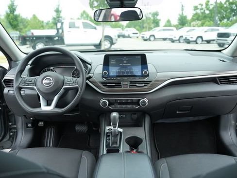 Used 2025 Nissan Altima 2.5 SV FWD image 26