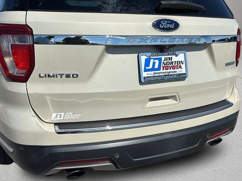Used 2018 Ford Explorer Limited FWD image 28