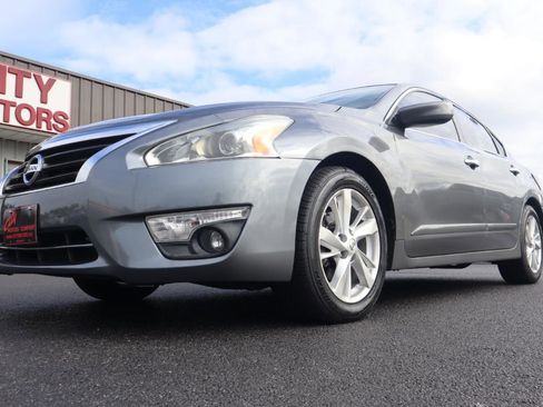 Used 2015 Nissan Altima 2.5 SV FWD image 16