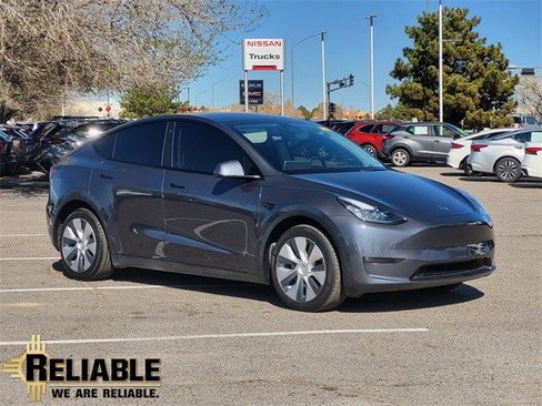 Used 2021 Tesla Model Y Long Range image 1