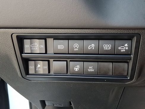 Used 2023 Toyota Tundra Platinum AWD/4WD image 26