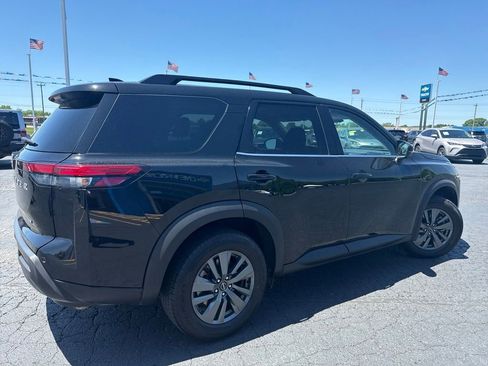 Used 2022 Nissan Pathfinder SV FWD image 2