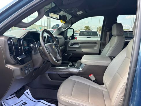 Used 2025 Chevrolet Silverado 2500 LTZ w/ LTZ Plus Package AWD/4WD image 17